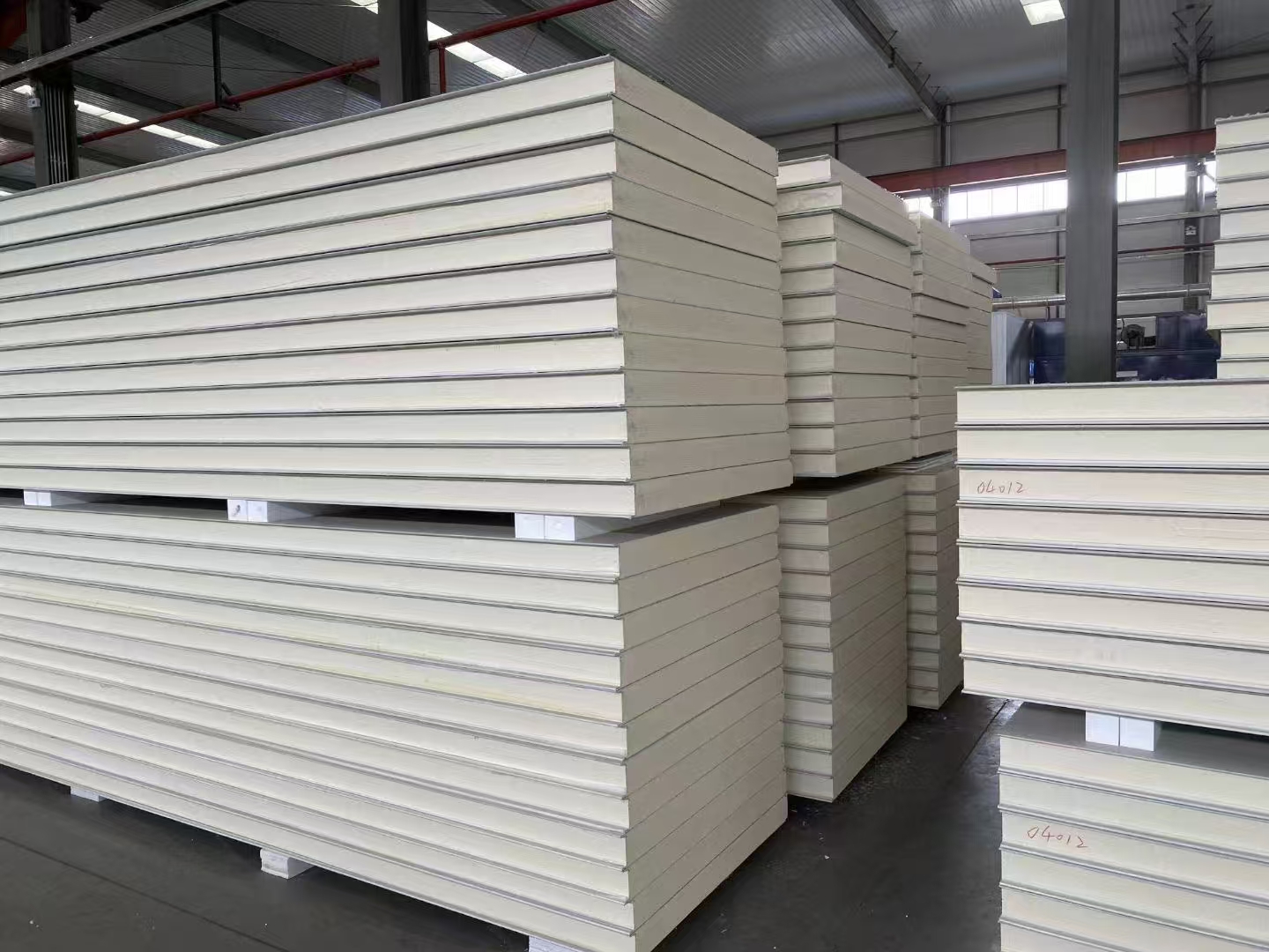 聚氨酯冷庫板：高效保溫，守護冷鏈安全的優(yōu)選材料