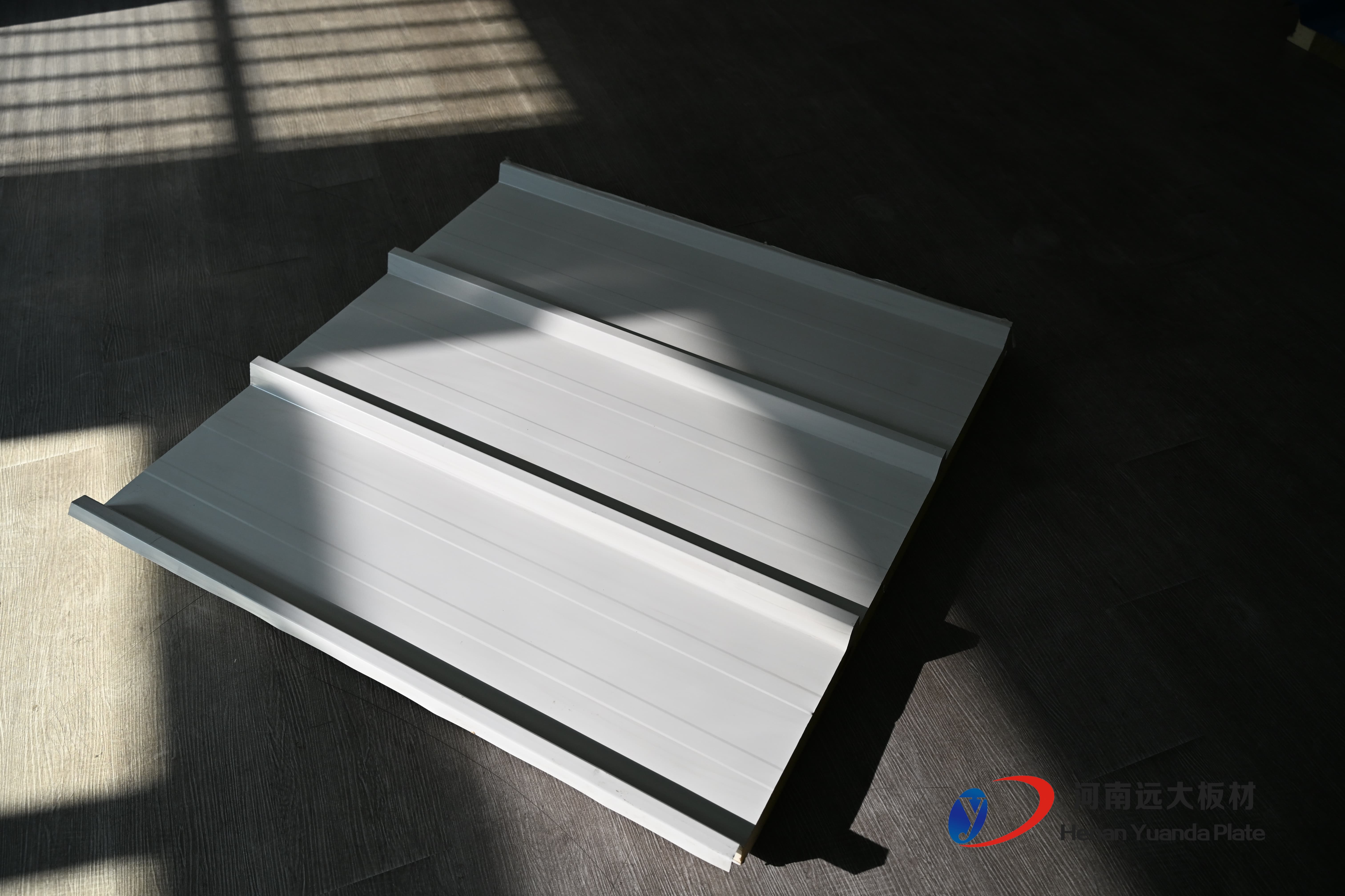 聚氨酯封邊巖棉板：防火性能、安裝技巧及行業(yè)創(chuàng)新(圖1)