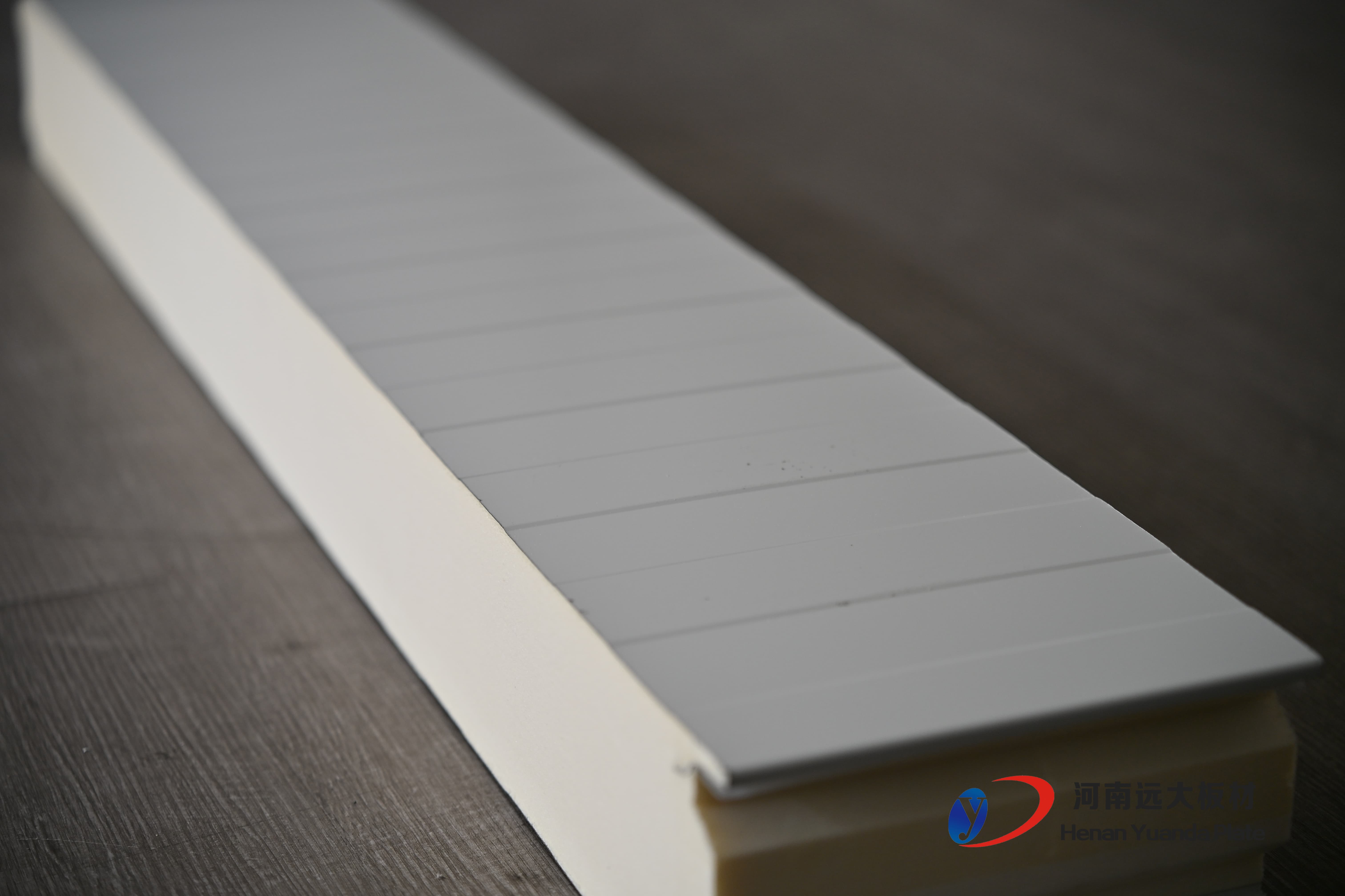 聚氨酯冷庫(kù)板：高效節(jié)能的冷鏈“保溫衛(wèi)士”