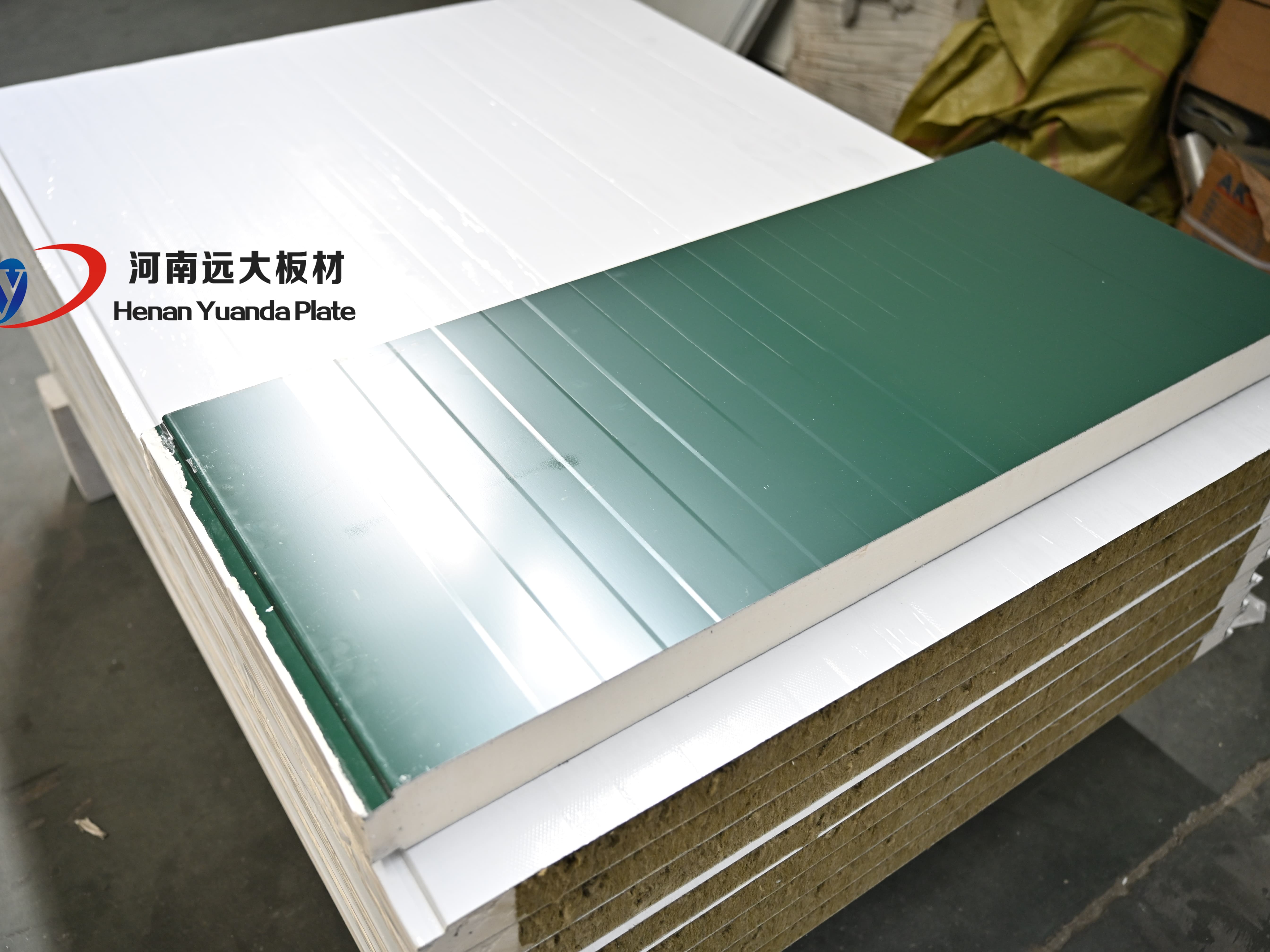 “冷鏈倉庫對保溫‘零容忍’？聚氨酯夾芯冷庫板的‘無縫’密封方案正是答案?！?(圖2)