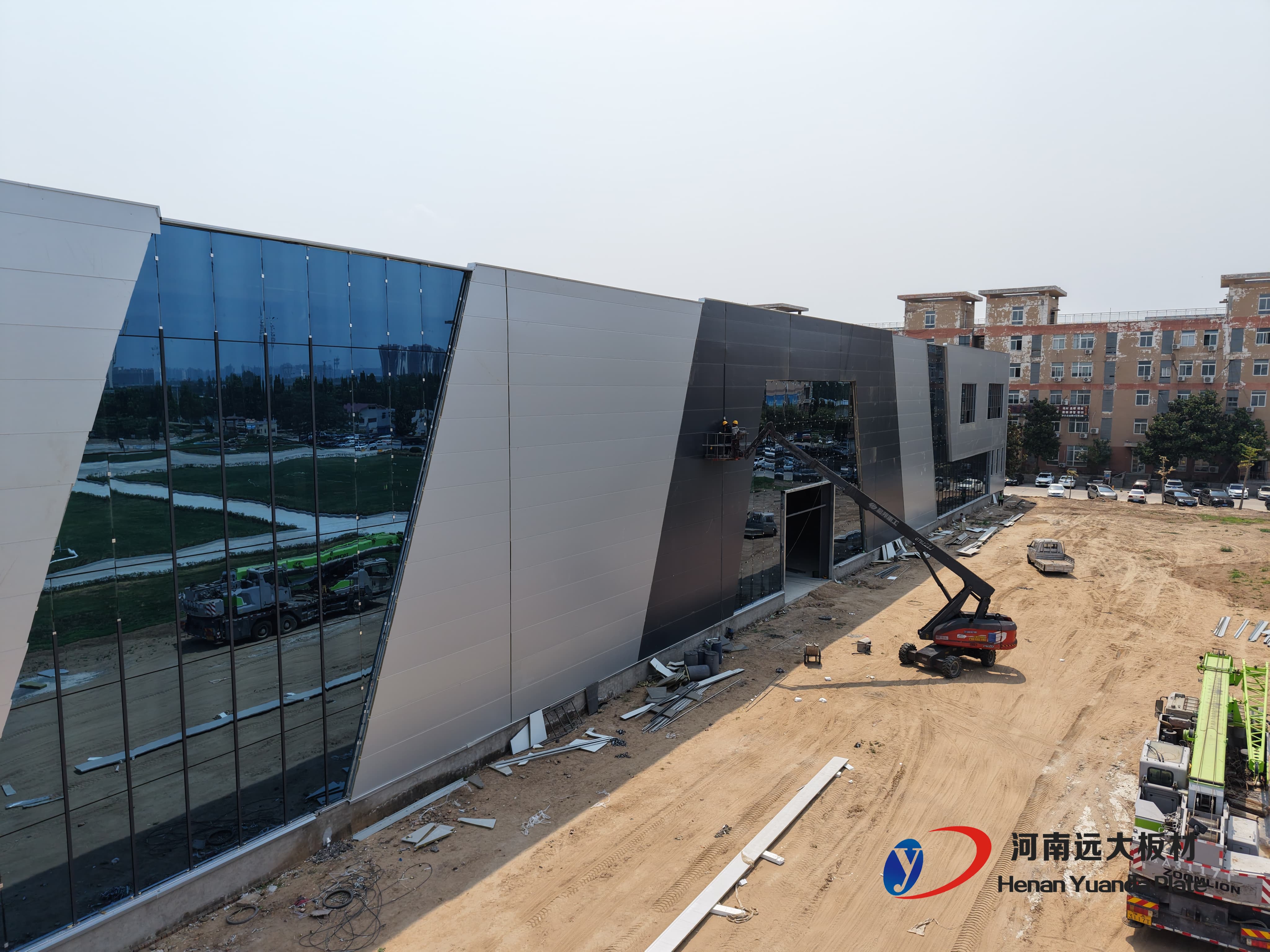 傳統(tǒng)板材VS聚氨酯夾芯板：在建筑效率與能耗上，差距竟然這么大！