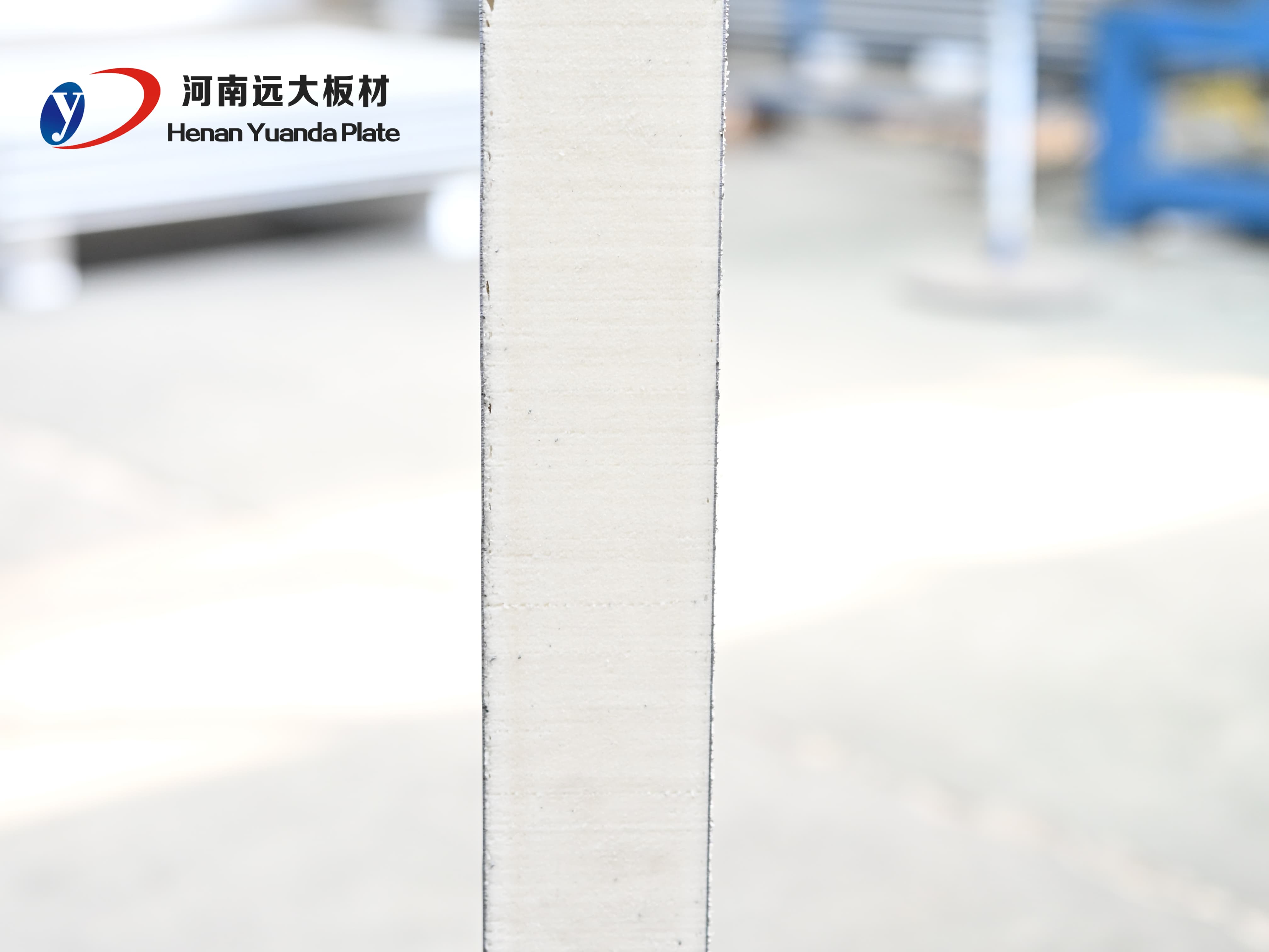 聚氨酯夾芯板VS巖棉夾芯板：一文讀懂如何選對(duì)建筑“防護(hù)衣”(圖2)