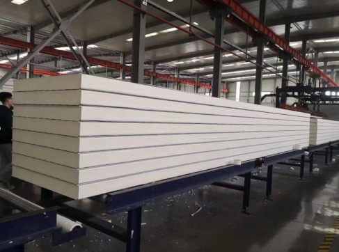 聚氨酯冷庫(kù)板：高效保溫，守護(hù)冷鏈安全的優(yōu)選材料(圖1)